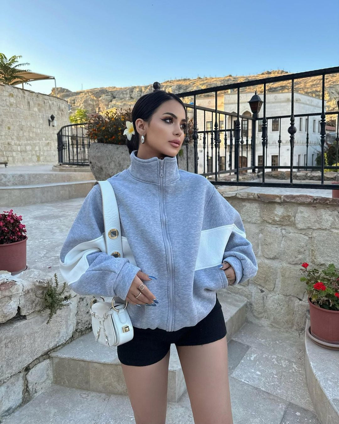 Women Short Cut Stand Collar Zipper Hoodie in Color Block Sports Style Mune Fashion