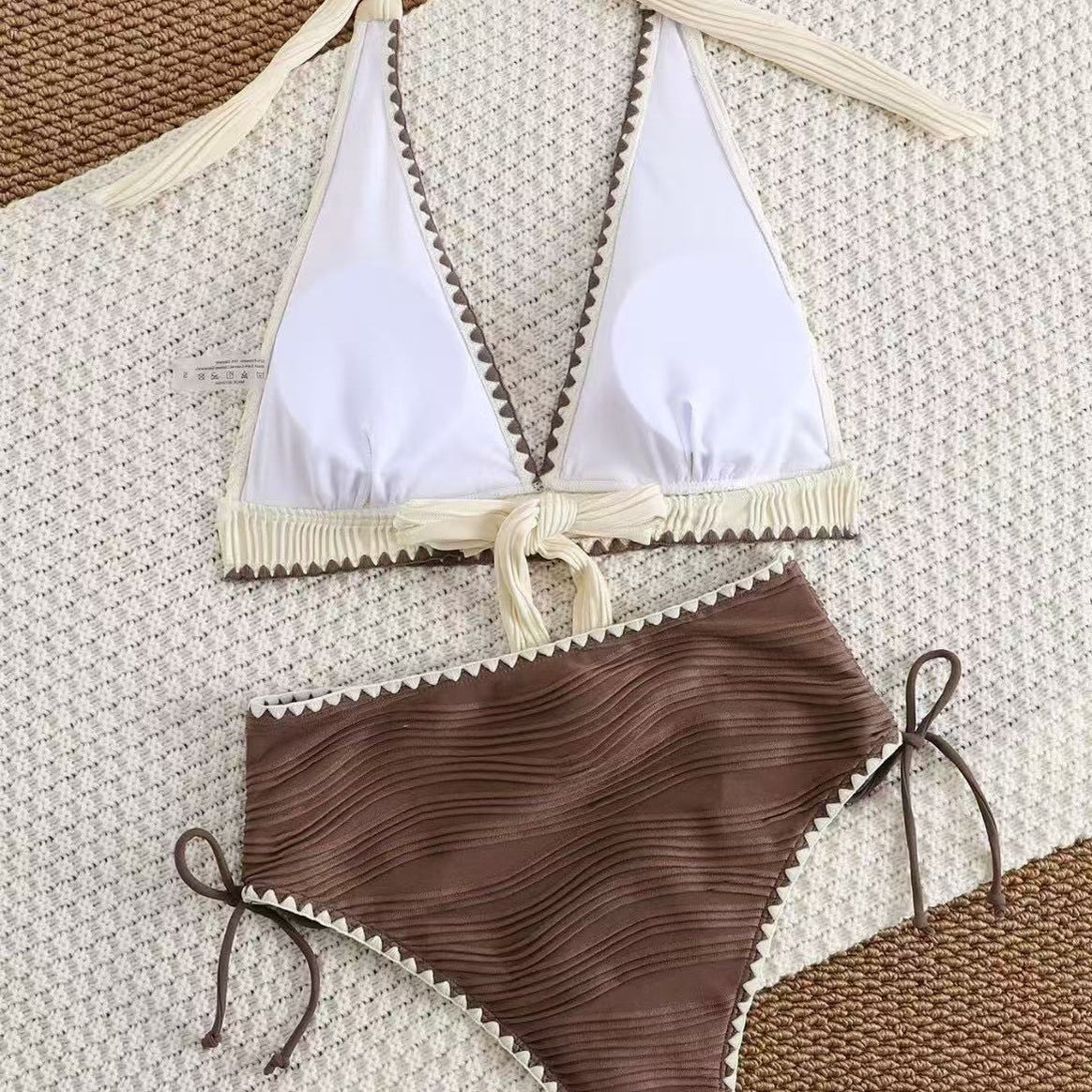 Women's bikini set with deep V-neck and high-waisted pants Mune Fashion