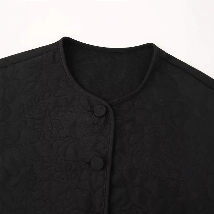 Women’s quilted short jacket with crew neck, concealed snap button placket and patch pockets Mune Fashion