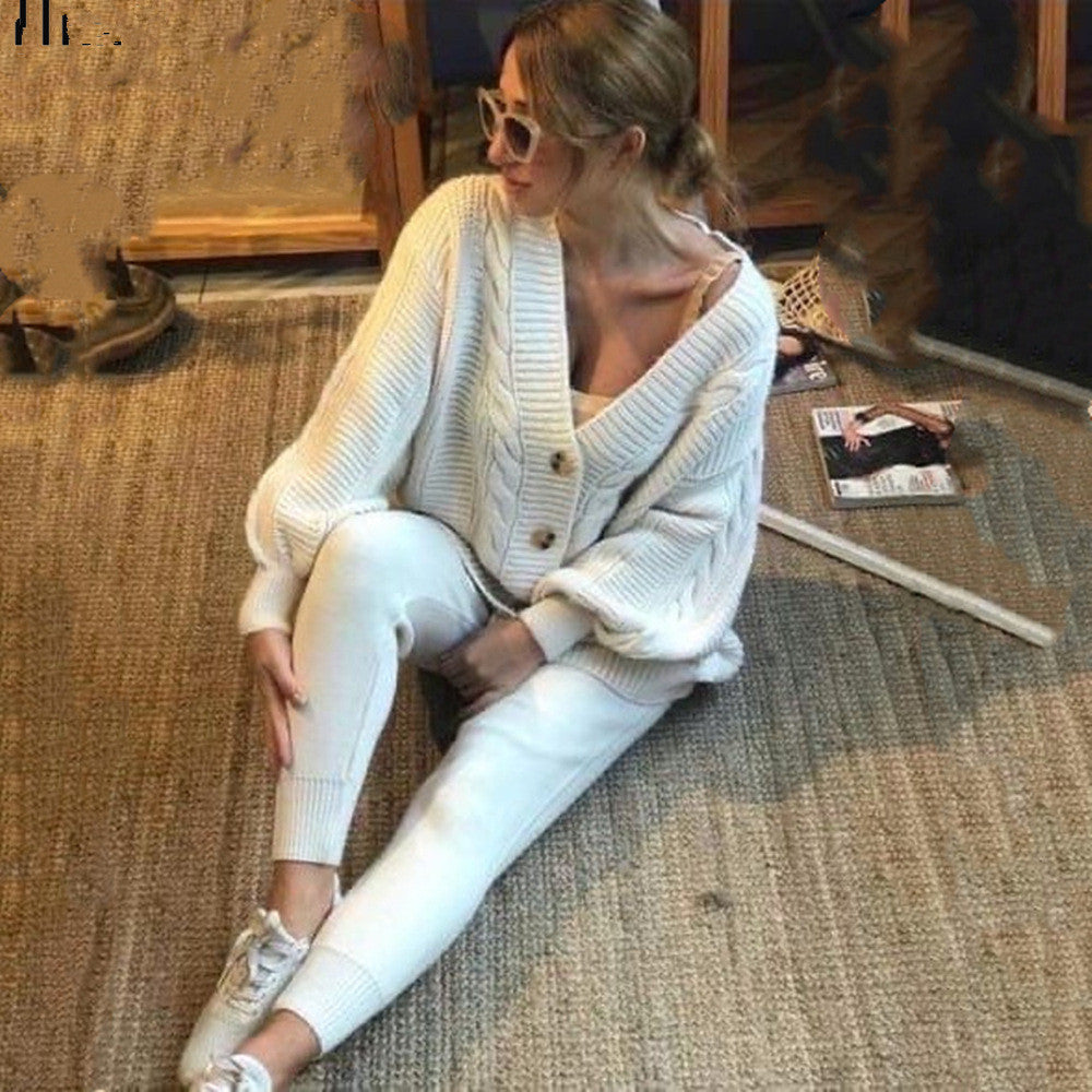 Women's cozy oversized knit set consisting of cable pattern cardigan and tailored knit joggers Mune Fashion
