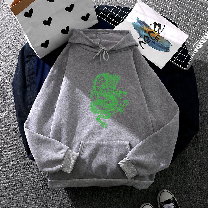 Unisex hooded sweatshirt with detailed dragon motif, oversized cut and kangaroo pocket Mune Fashion