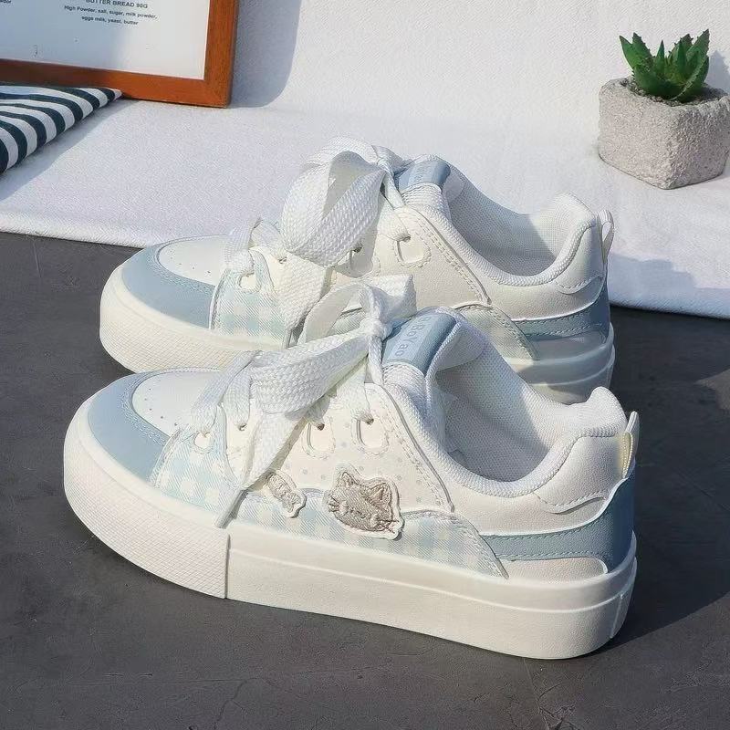 Ladies sneakers with stylish check pattern and comfortable sole Mune Fashion
