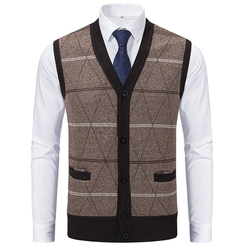 Men's fine knit vest with V-neck, diamond pattern, and patch pockets Mune Fashion