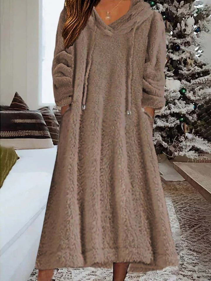 Ladies maxi dress made of teddy fleece with hood, V-neck and side pockets Mune Fashion