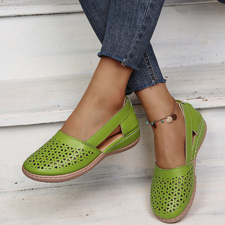 Women's perforated slipper pumps with side cut-outs, elastic heel strap, and cushioning comfort sole Mune Fashion