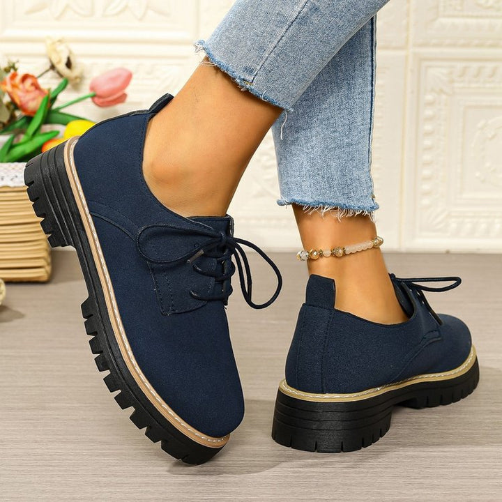 Ladies' platform lace-up shoes in Oxford style with velvet look and profiled rubber sole Mune Fashion