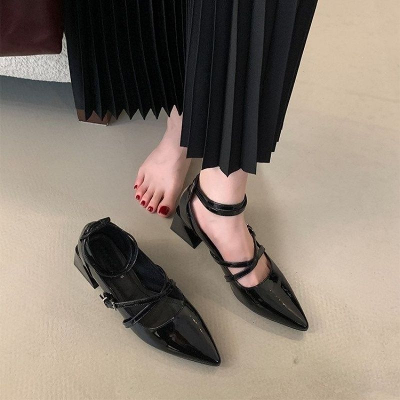 Women's pointed-toe strap mules in Mary Jane style with adjustable ankle strap and sculpted block heel Mune Fashion