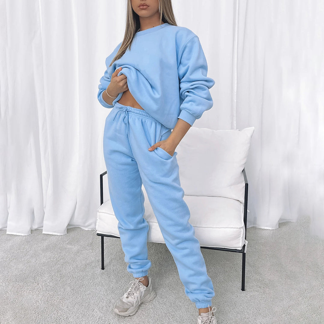 Women slightly oversized fleece leisure set with sweatshirt and joggers Mune Fashion