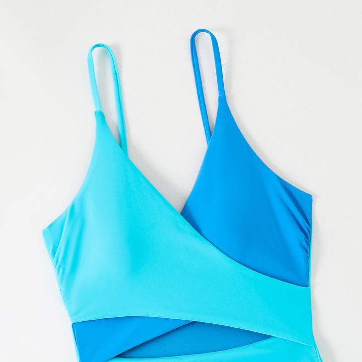 Women's swimsuit with twisted cut and body-hugging design Mune Fashion