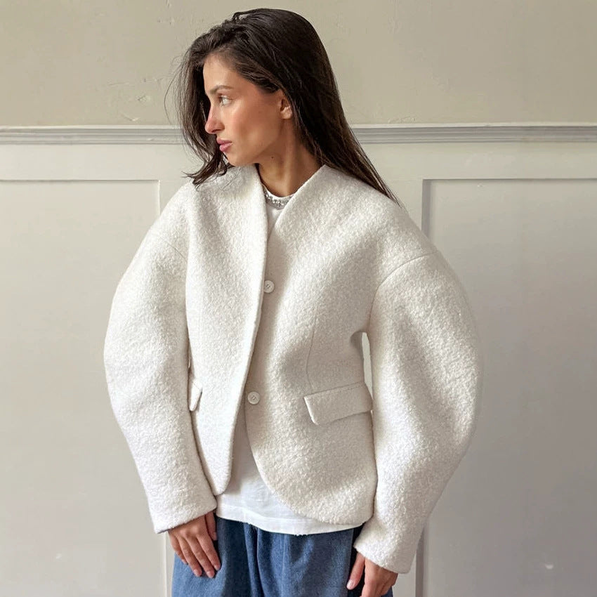 Ladies short jacket in boucle style with oversized sleeves and flap pockets Mune Fashion