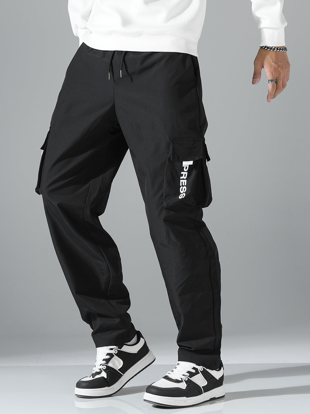 Men's cargo joggers with elastic waistband, side flap & zipper pockets Mune Fashion