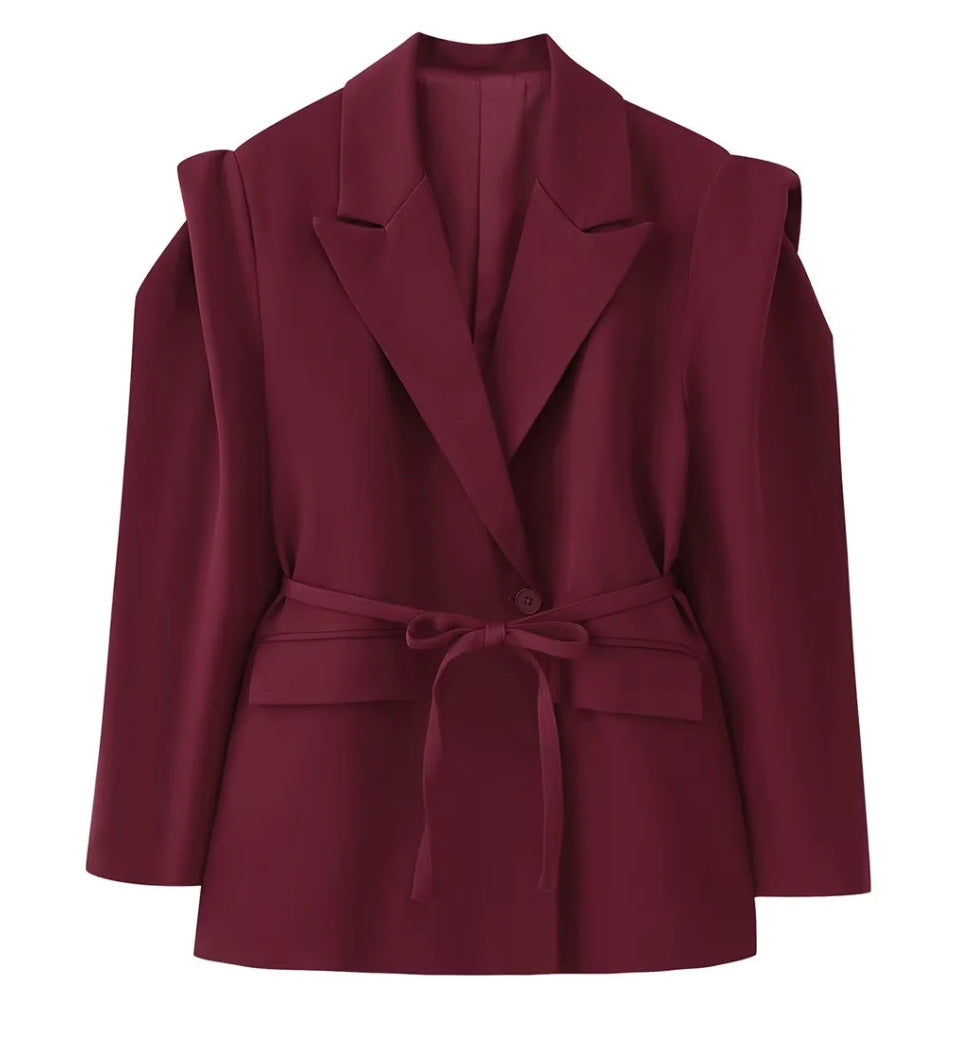 Women's blazer with shoulder cutouts, belted waist and single button closure Mune Fashion