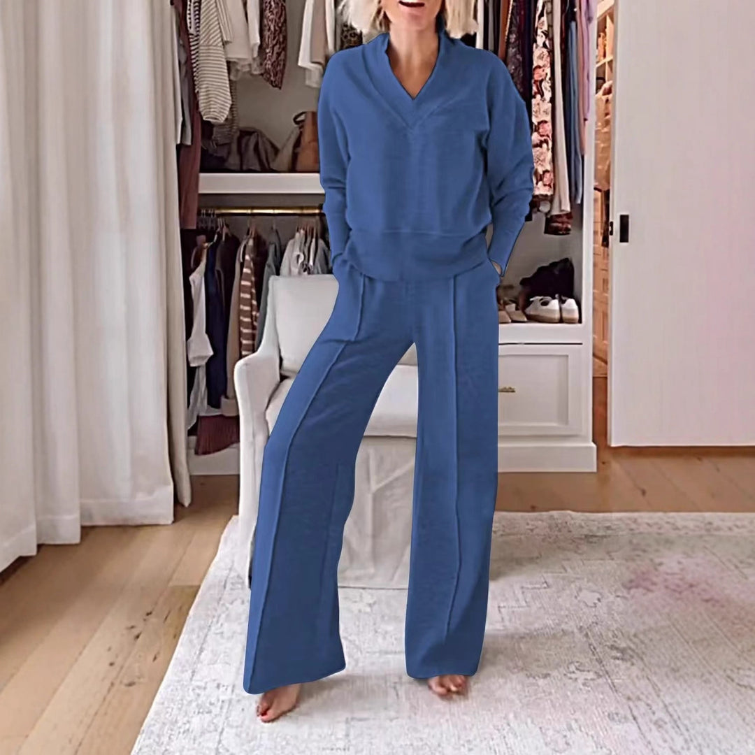 Ladies two-piece lounge set made of soft jersey with V-neck and wide palazzo pants cut Mune Fashion