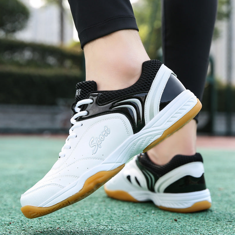 Men's nano lightweight indoor court shoe with non-marking rubber outsole, reinforced toe cap, and cushioning foam midsole Mune Fashion