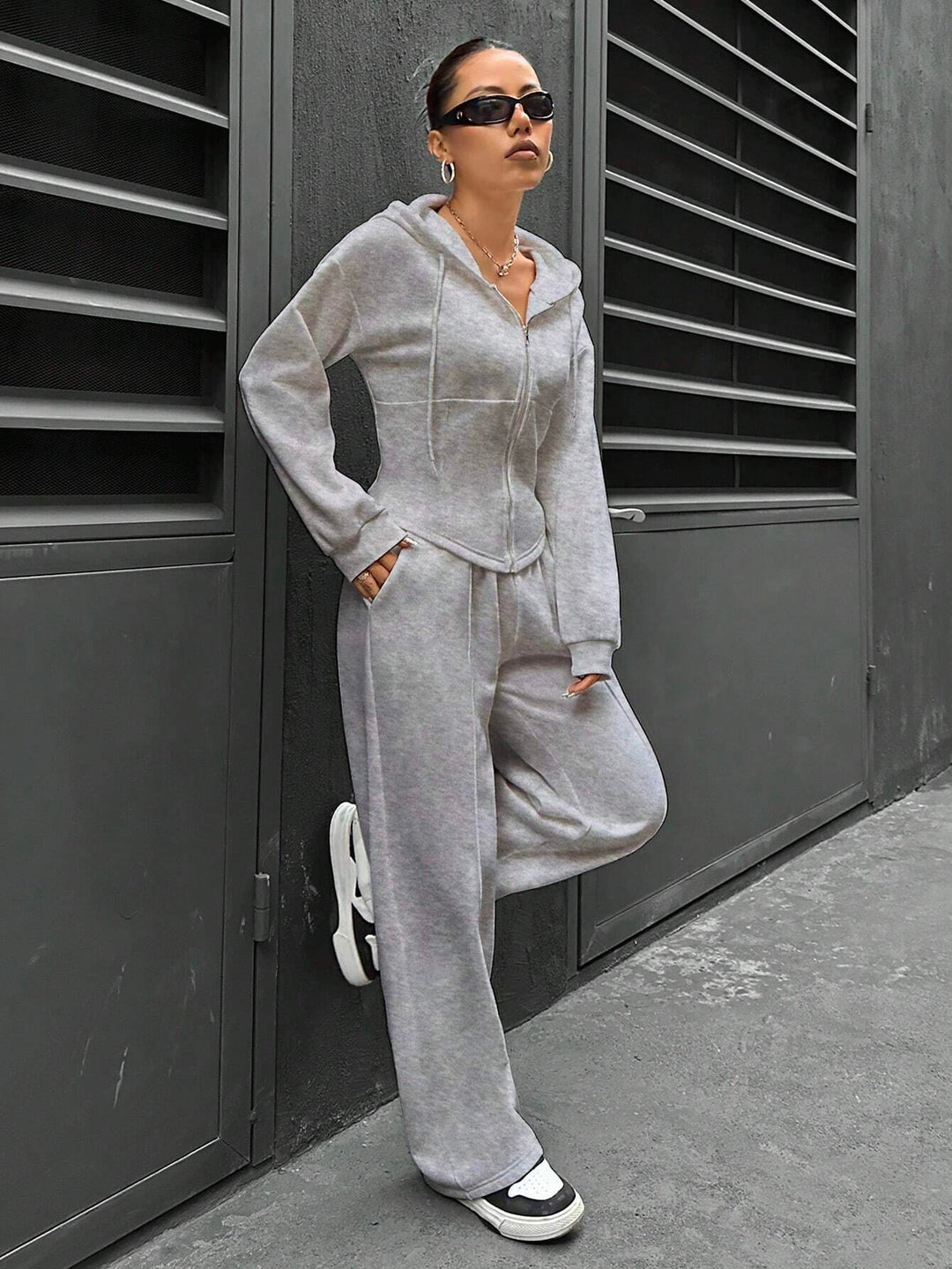 Women’s zip hoodie and wide sweatpants set with tailored seam guidance Mune Fashion