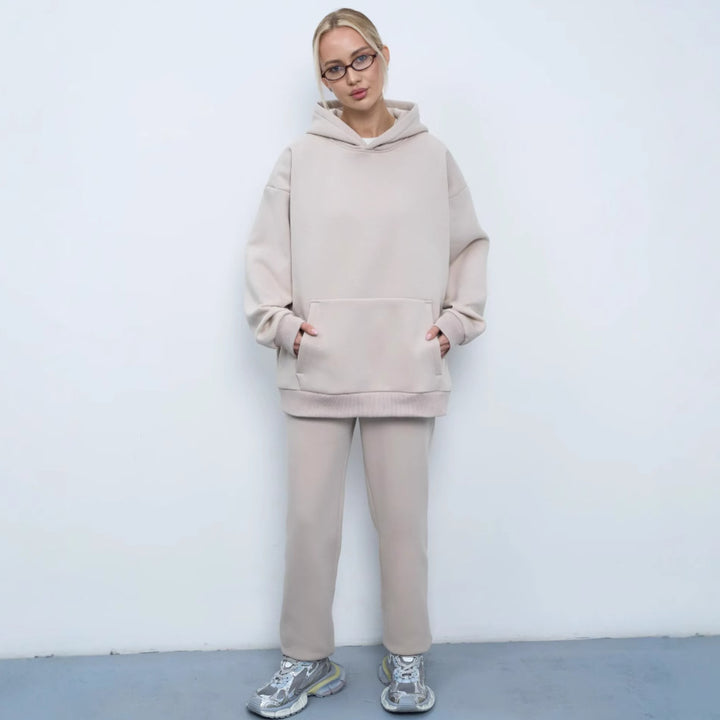 Women's oversized hoodie with kangaroo pocket and soft French terry Mune Fashion