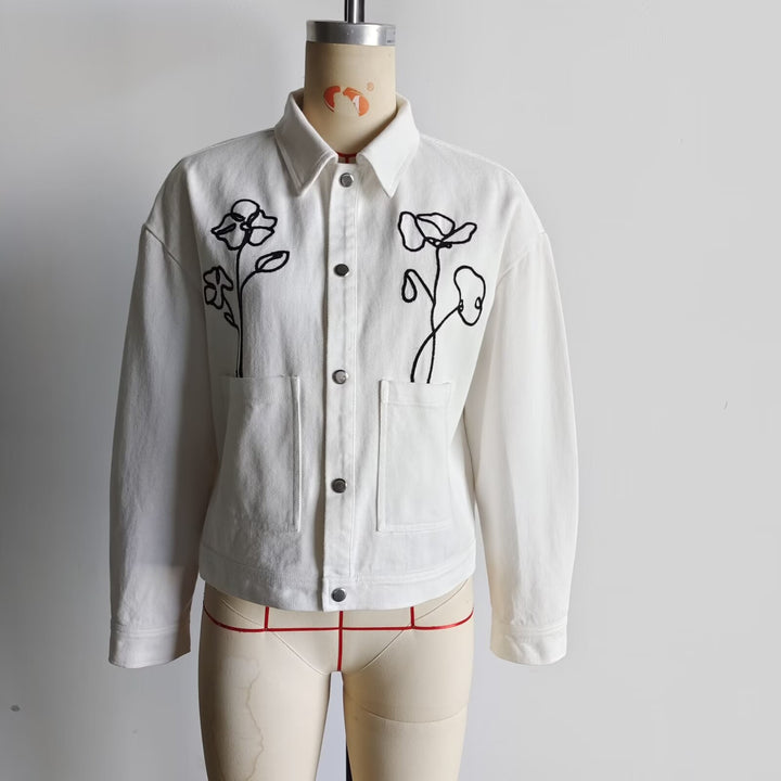 Women's oversized jeans jacket with floral line embroidery and patch pockets Mune Fashion