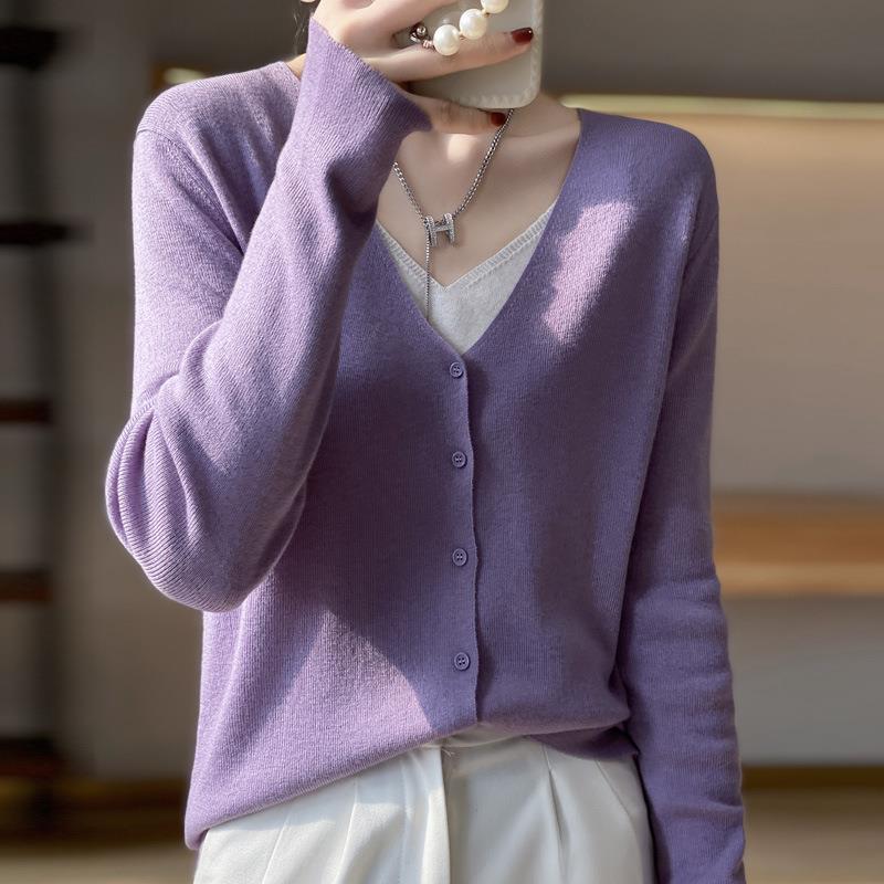 Women Light V-Neck Cardigan with Boxy Silhouette and Cashmere Look Mune Fashion