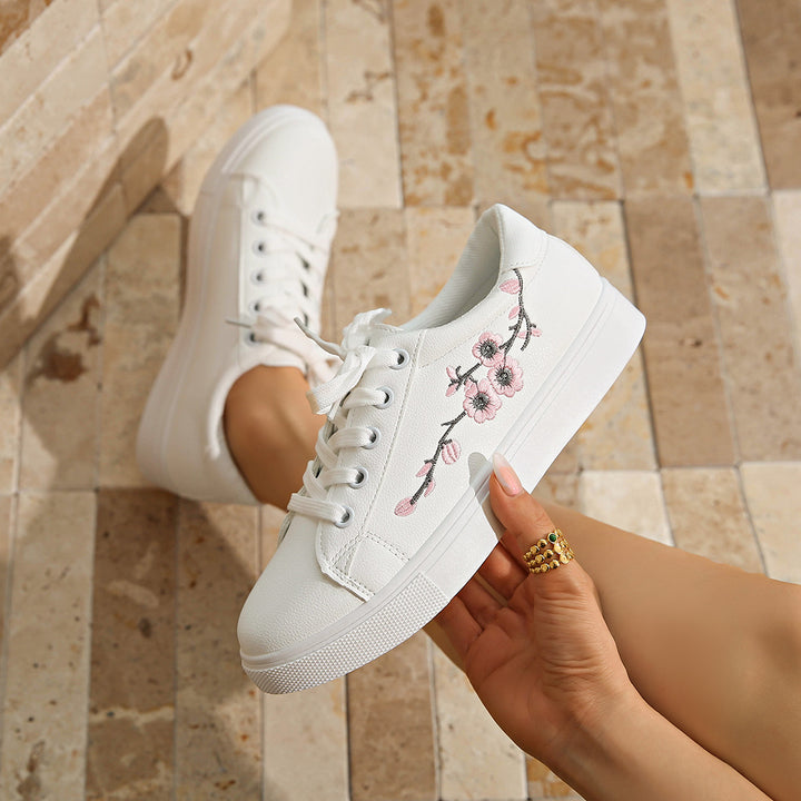 Women's platform sneaker with floral embroidery and padded comfort insole Mune Fashion