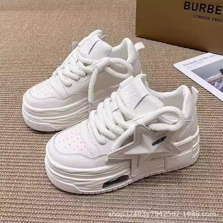 Women's sporty sneakers with trendy star motif and innovative cushioning Mune Fashion