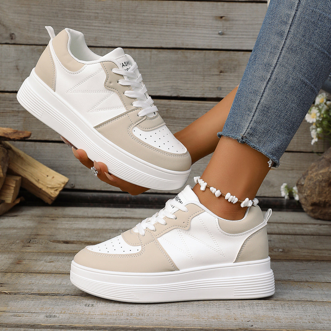 Women Chunky Sneaker with raised plateau, perforated toe area and padded shaft Mune Fashion