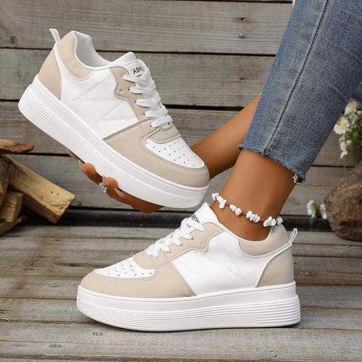 Women Chunky Sneaker with raised plateau, perforated toe area and padded shaft Mune Fashion