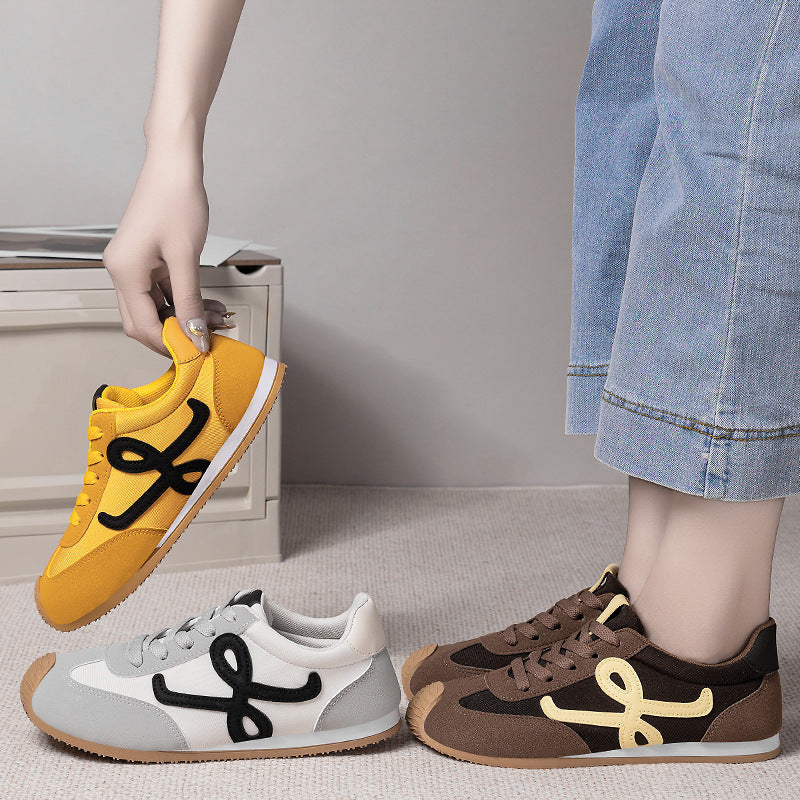 Ladies Sporty Sneakers with Soft Upper Material and Comfortable Sole Mune Fashion