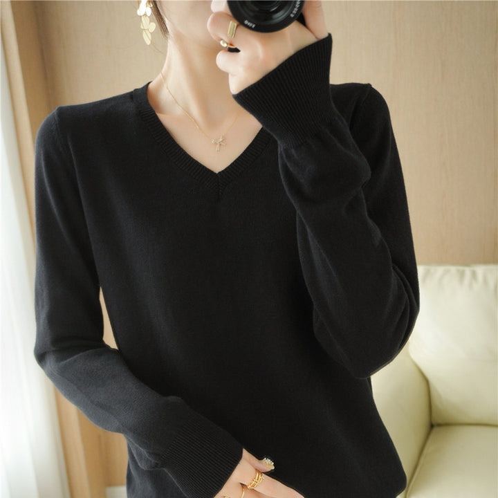 Women's Lightweight V-Neck Fine Knit Sweater made of Cashmere-Soft Cotton Blend with Elastic Ribbed Cuffs Mune Fashion