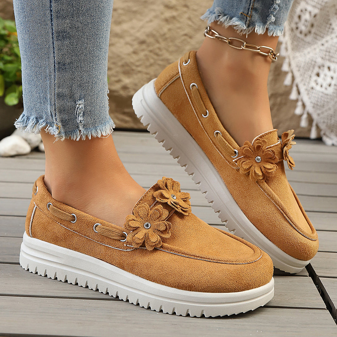 Ladies Velour Slippers with Flower Application and Profiled Platform Sole Mune Fashion