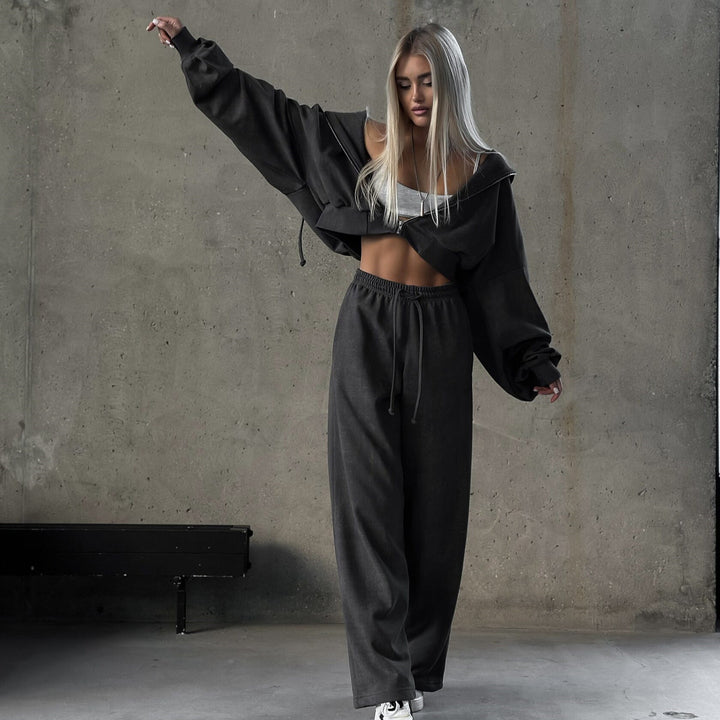 Women's short hoodie lounge set with oversized sleeves and wide jogger pants cut Mune Fashion