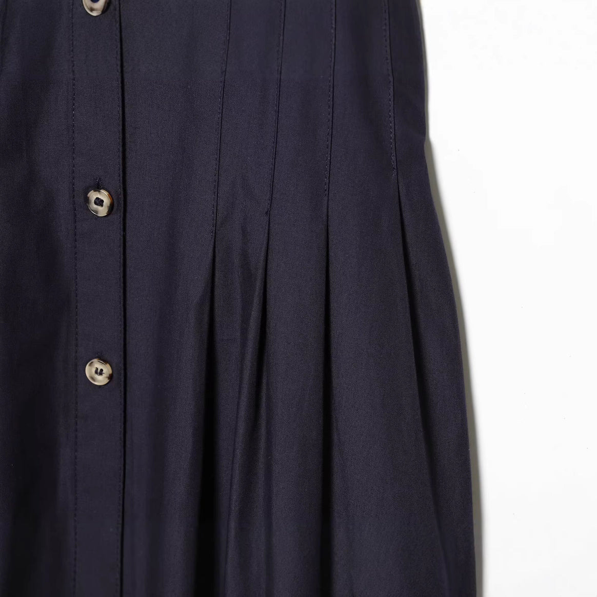 Women's shirt dress with fitted silhouette, puff sleeves, and full button placket Mune Fashion
