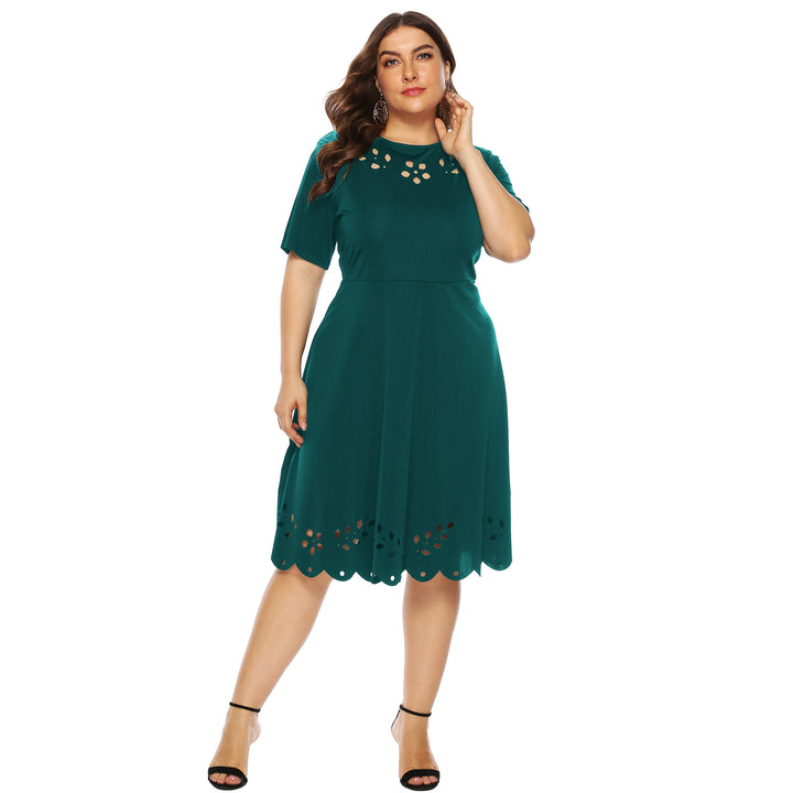 Women elegant dress with pierced collar and wavy hem Mune Fashion