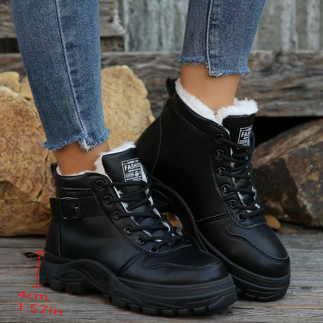 Ladies' padded platform lace-up ankle boots with decorative metal buckle and profiled rubber sole Mune Fashion
