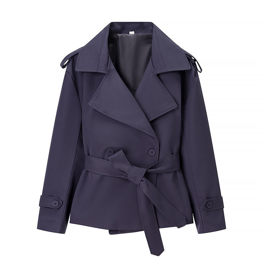Women's short trench coat with waist belt, double-breasted button placket and shoulder patches Mune Fashion