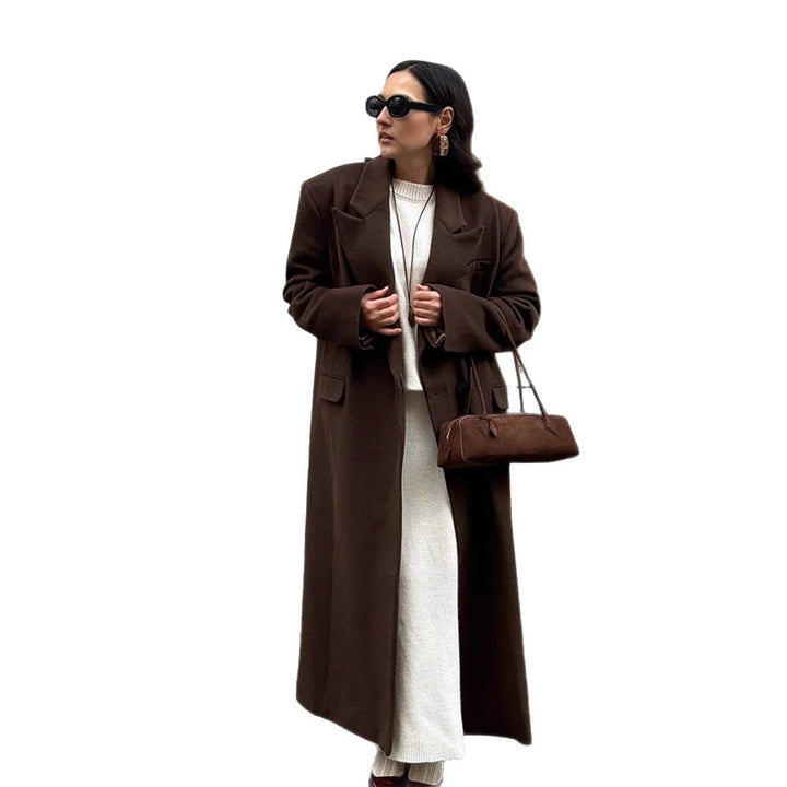 Women's long coat with straight cut, figure-flattering oversized lapels and side pockets Mune Fashion