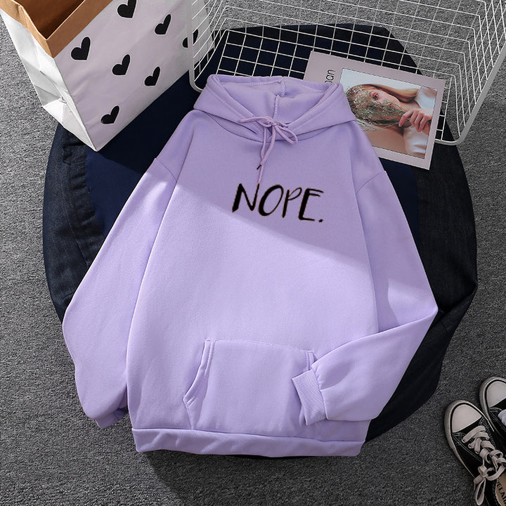 Women casual hoodie with statement print, kangaroo pocket and soft fleece Mune Fashion