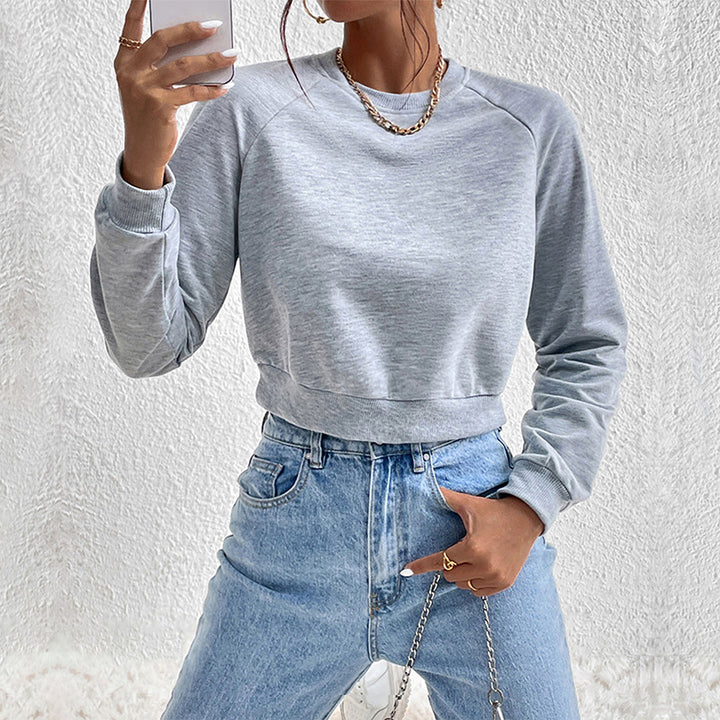 Women's Short Minimalist Sweatshirt with Raglan Sleeves and Ribbed Hem Mune Fashion