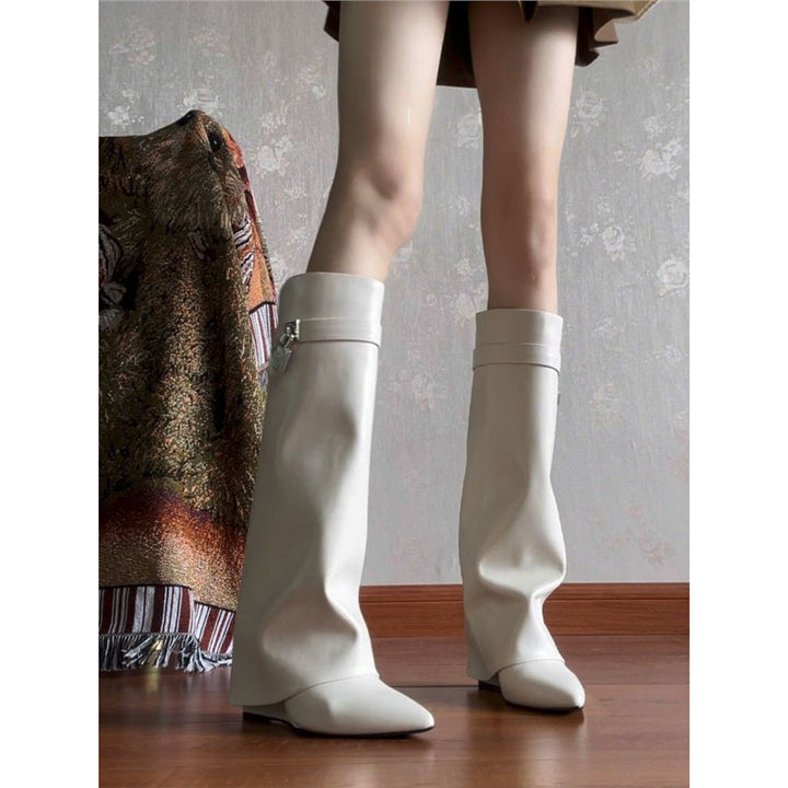 Women's knee-high leather boots with pointed toe shape, flat heel and side buckle closure Mune Fashion