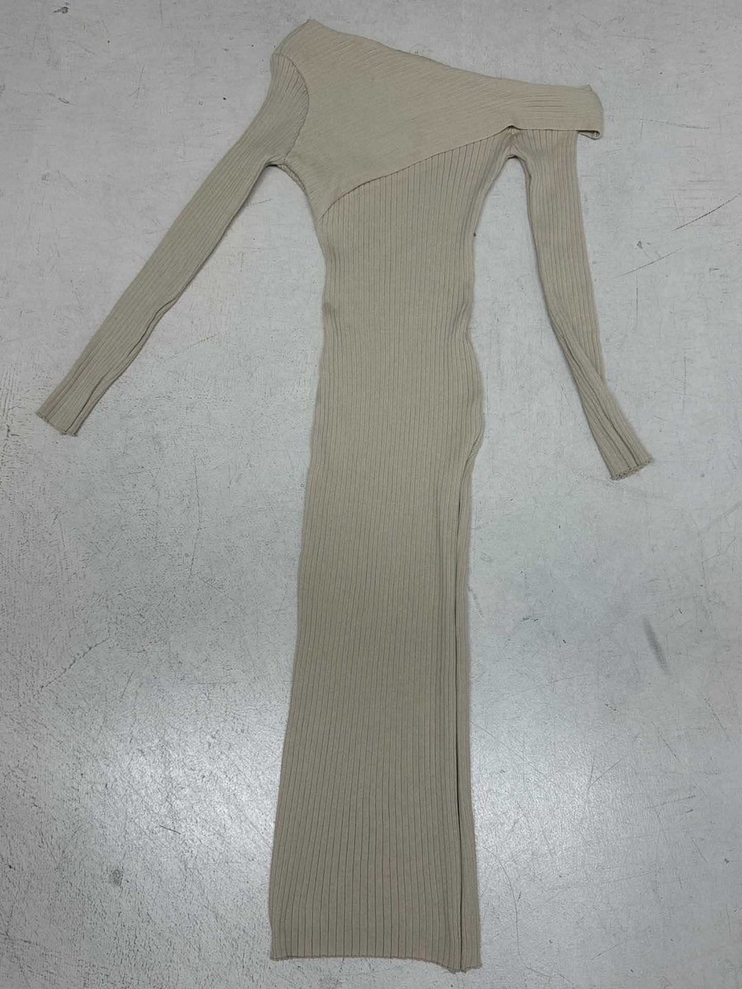 Women’s figure-hugging one-shoulder ribbed dress with asymmetric neckline and form-fitting midi silhouette Mune Fashion
