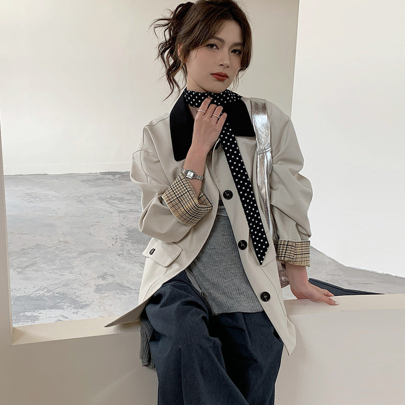 Women loosely fitted transitional jacket with contrasting collar and checked sleeve cuffs Mune Fashion