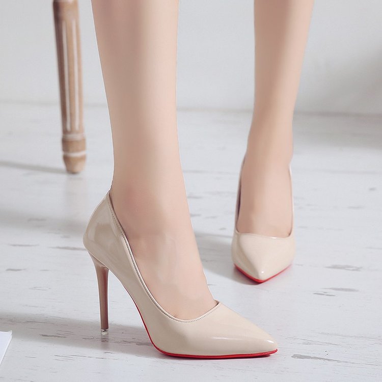 Women's high-gloss pointed toe patent pumps with narrow stiletto heel and contrast sole Mune Fashion