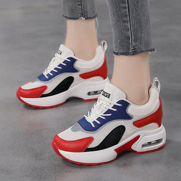 Women's nan dynamic retro sneaker with visible heel cushioning, textured mesh upper and pull tab Mune Fashion
