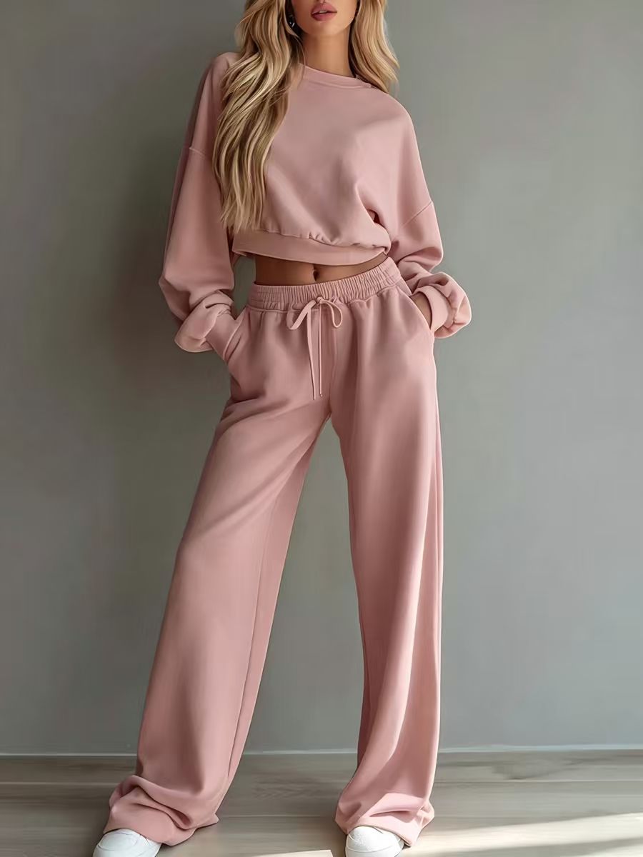 Women's Soft Lounge Set with Short Sweatshirt and Loose Jogging Pants Mune Fashion