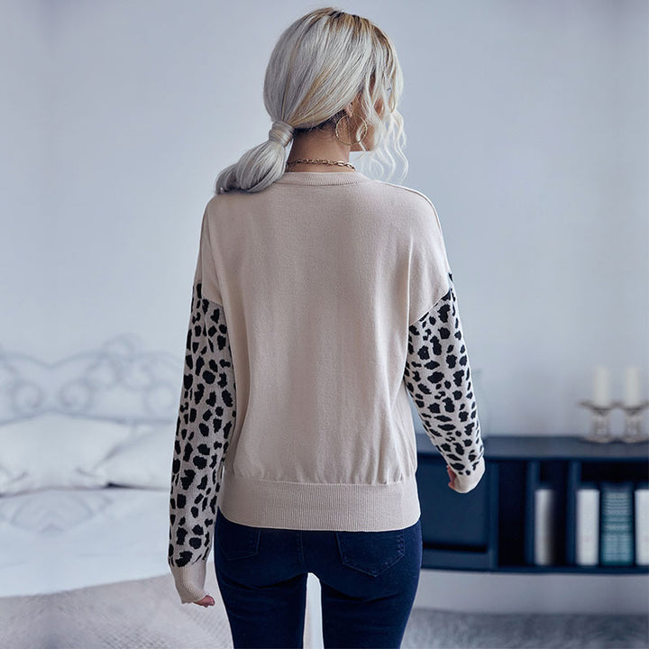 Women's V-neck fine knit sweater with leopard jacquard sleeves and dropped fit Mune Fashion