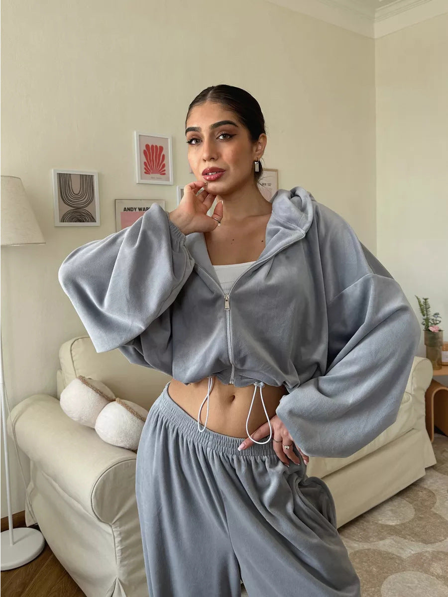 Women's short hoodie lounge set with oversized sleeves and wide jogger pants cut Mune Fashion