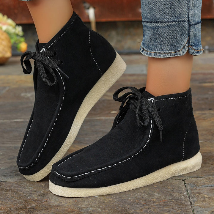Women ankle-high moccasin boot with suede look, worn moccasin seam, cushioning crepe sole and sturdy laces Mune Fashion