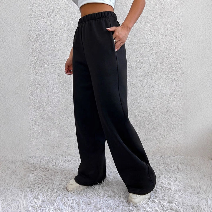 Women's wide lounge pants made of French Terry with high comfort waistband, side insert pockets and flowing legs Mune Fashion