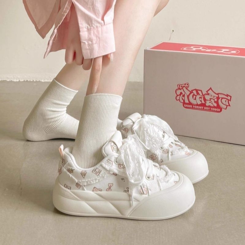 Women's sporty casual sneakers with unique animal motifs and practical lacing details Mune Fashion