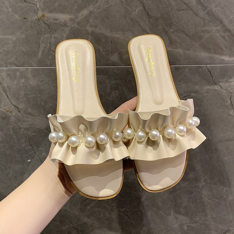Ladies' ruffled slide sandals with pearl application and square toe Mune Fashion