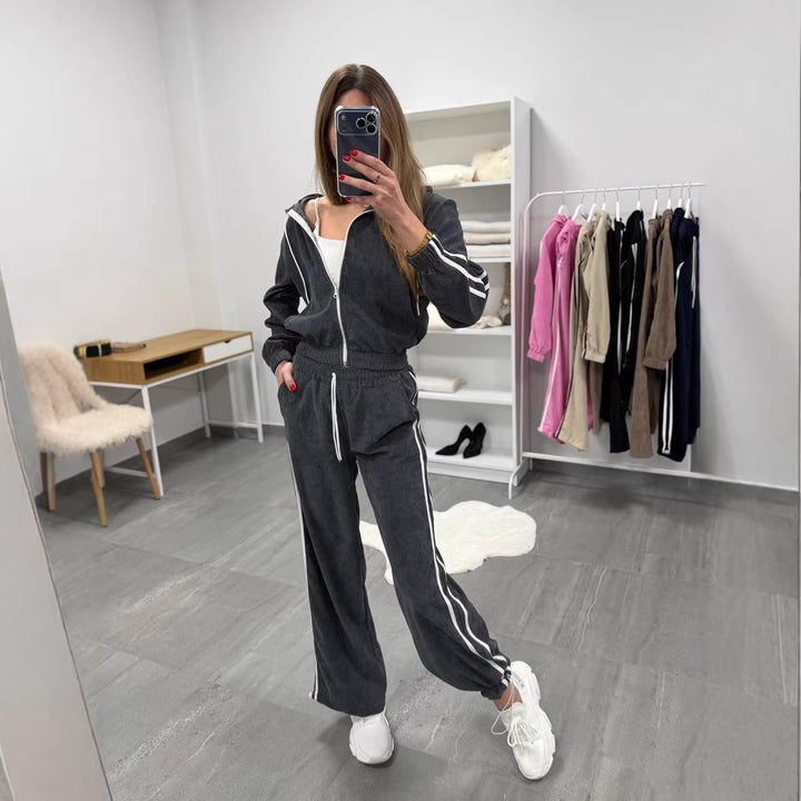 Women's corduroy jogging suit with hood, side contrast stripes, drawstring and elastic hem cuffs Mune Fashion